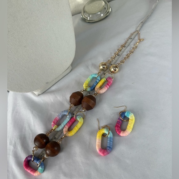 Adorable mixed media style bead wood necklace set - Picture 5 of 7